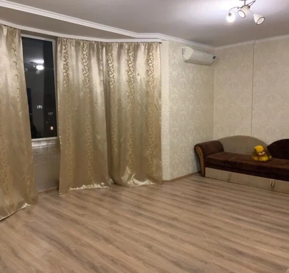 Foto 1. Dos Ambientes piso, para alquilar. Kyiv Дарницкий район, Vyrlytsia