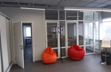 Foto Comercial, para alquilar. Kyiv