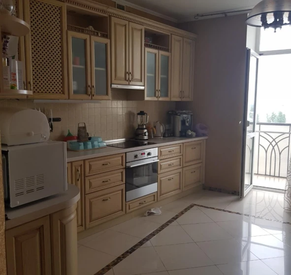 Foto 1. Tres Ambientes piso, en venta. Odesa Киевский
