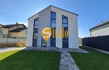 Photo House, for sale. Hora