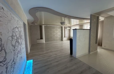 Фото Четырехкомнатная квартира, продаж. Полтава