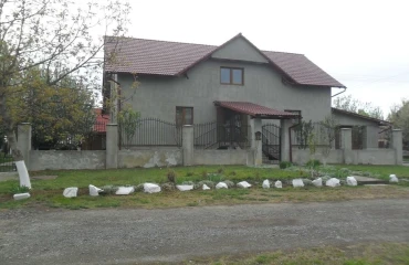 Photo House, for sale. Chop