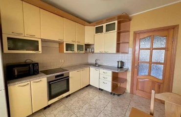 Foto Tres Ambientes piso, en venta. Kyiv Дарницкий район, Kharkivska
