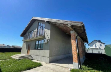 Photo House, for sale. Zelenyi Bir