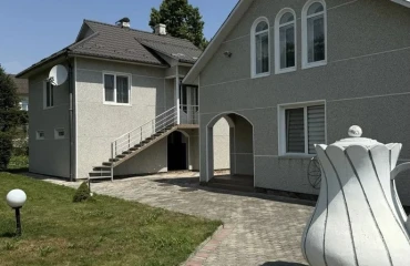 Photo House, for sale. Hlyboka
