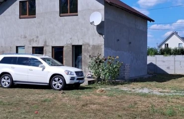 Photo House, for sale. Obukhiv