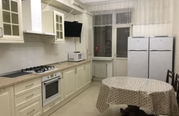 Fotografie Trei Camere apartament, de închiriat. Odesa Приморский