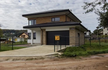 Photo House, for sale. Briukhovychi