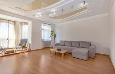 Fotografie Trei Camere apartament, de închiriat. Kyiv Печерский район, Khreshchatyk