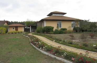 Photo House, for sale. Myla