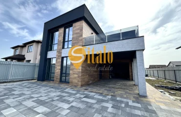 Photo House, for sale. Hora