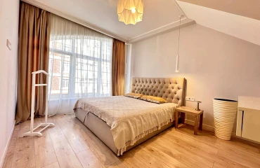 Фото Багатокімнатна квартира, продаж. Київ Голосеевский