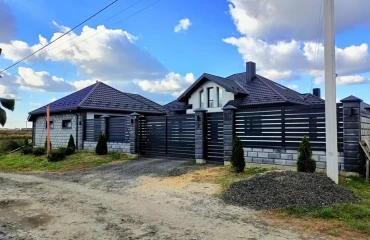 Photo House, for sale. Rovantsi