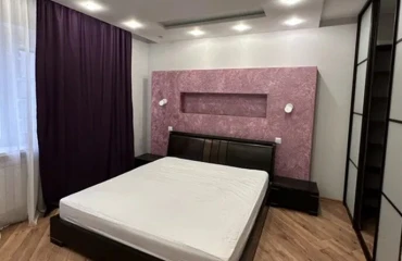 Fotografie Trei Camere apartament, de vânzare. Kyiv Дарницкий район, Pozniaky