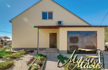 Photo House, for sale. Abrykosivka