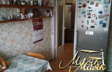 Zdjęcie Czteropokojowe mieszkanie, na sprzedaż. Zaporizhzhia Александровский