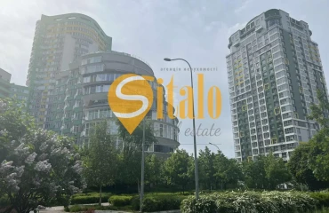 Zdjęcie Czteropokojowe mieszkanie, na sprzedaż. Kyiv Подольский