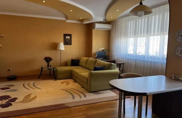 Foto Tres Ambientes piso, en venta. Kyiv Дарницкий район, Pozniaky