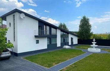 Photo House, for sale. Kriukivshchyna