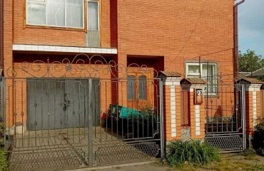 Photo House, for sale. Reshetylivka