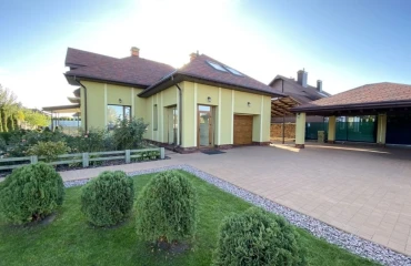 Photo House, for sale. Petrushky