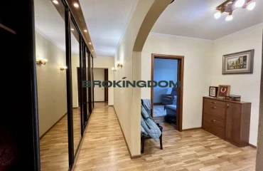Fotografie Trei Camere apartament, de vânzare. Kyiv Подольский