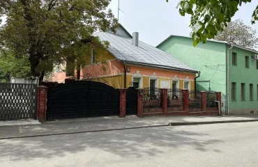 Photo House, for sale. Chernivtsi