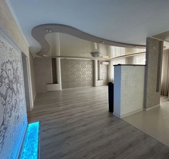 Фото 1. Четырехкомнатная квартира, продаж. Полтава